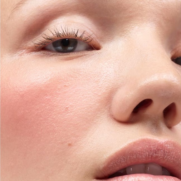 Glossier Cloud Paint in Storm - Picture 10 of 12